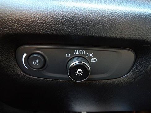 Used 2022 Chevrolet Traverse LT AWD/4WD image 19