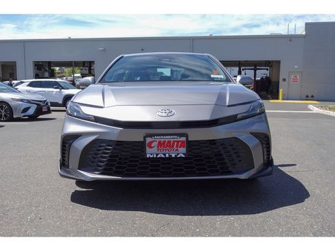 Used 2025 Toyota Camry SE FWD image 8