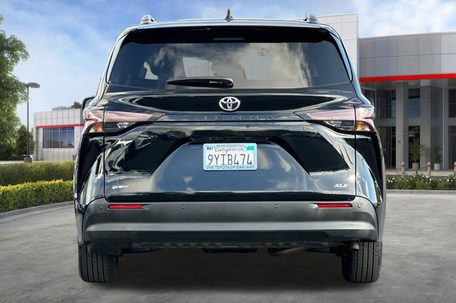 Certified 2026 Toyota Sienna XLE FWD image 6