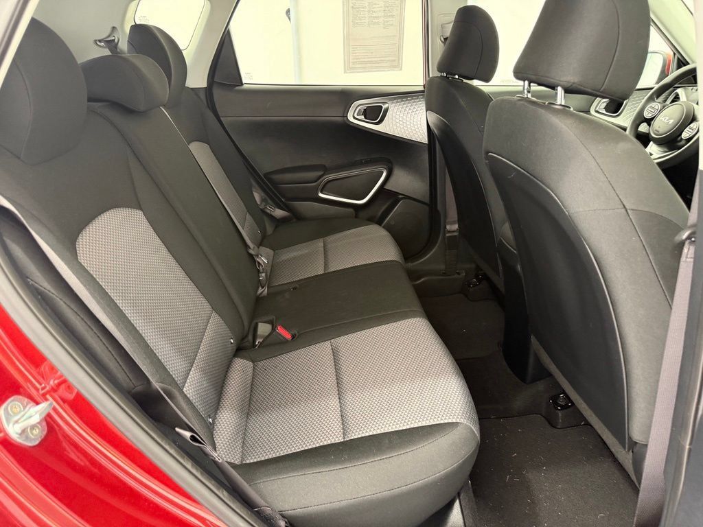 Used 2023 Kia Soul LX w/ LX Technology Package FWD image 23