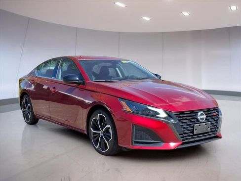 Used 2023 Nissan Altima 2.5 SR image 1