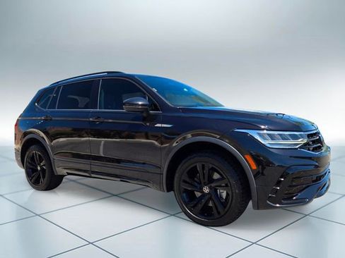 Used 2023 Volkswagen Tiguan SE R-Line AWD/4WD image 3