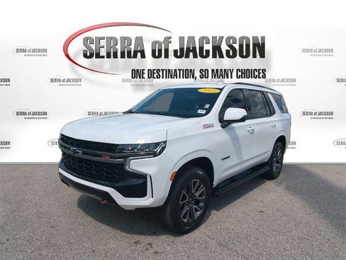 Used 2022 Chevrolet Tahoe Z71 w/ Luxury Package AWD/4WD image 4