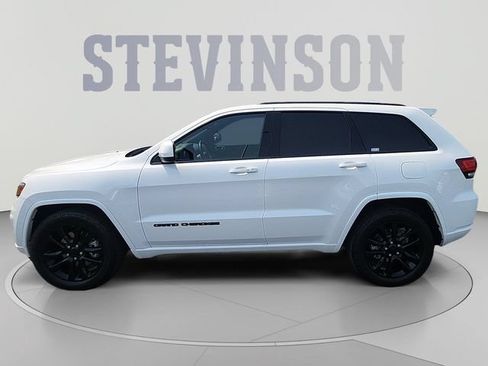 Used 2021 Jeep Grand Cherokee Laredo X AWD/4WD image 2