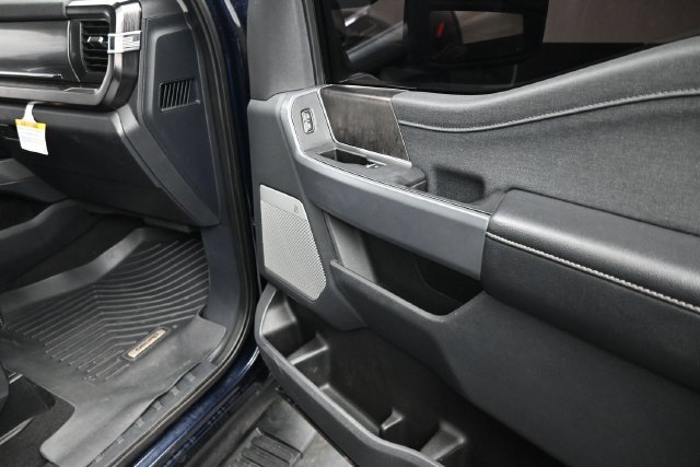Used 2023 Ford F250 Lariat w/ Sport Appearance Package AWD/4WD image 29