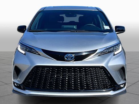 Certified 2021 Toyota Sienna XSE image 4