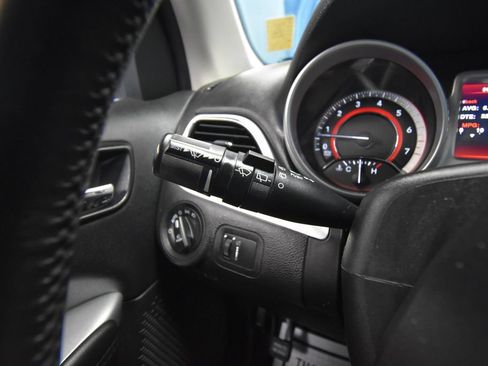 Used 2018 Dodge Journey SXT w/ Connectivity Group FWD image 13