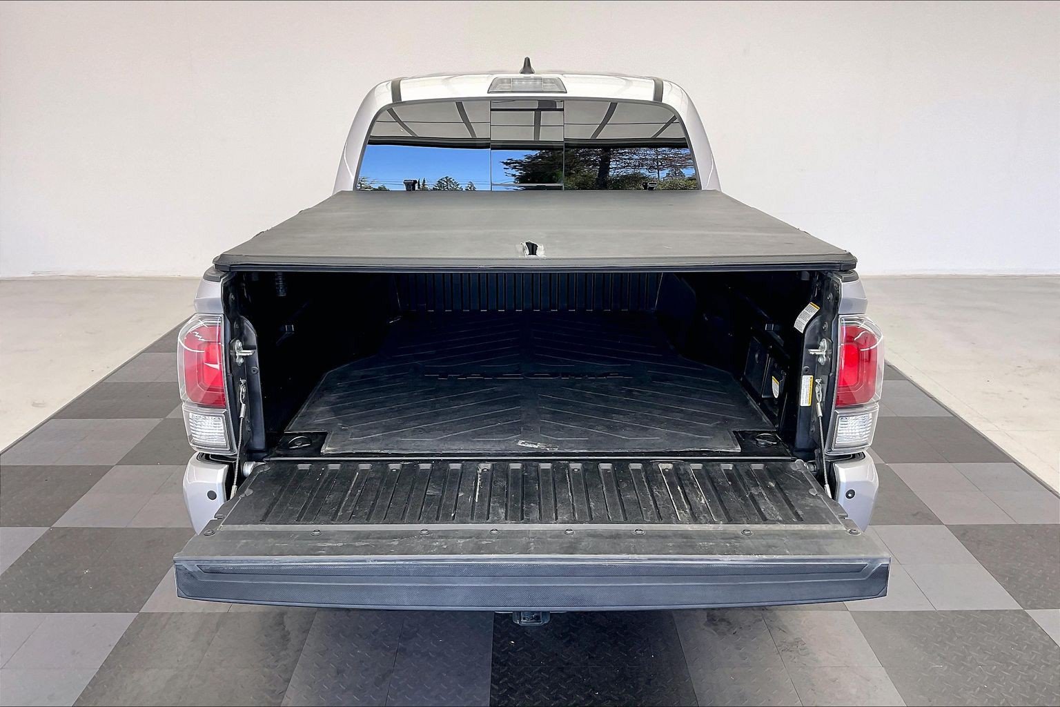 Used 2020 Toyota Tacoma TRD Off-Road w/ Technology Package AWD/4WD image 28