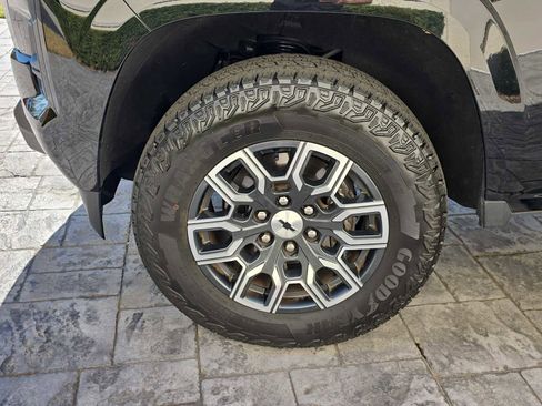 Used 2023 Chevrolet Colorado Z71 w/ Z71 Convenience Package 2 image 8