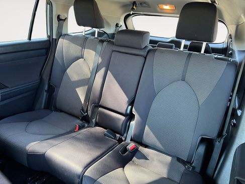 Used 2023 Toyota Highlander LE image 13