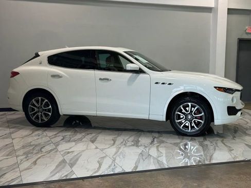 Used 2019 Maserati Levante AWD/4WD image 5