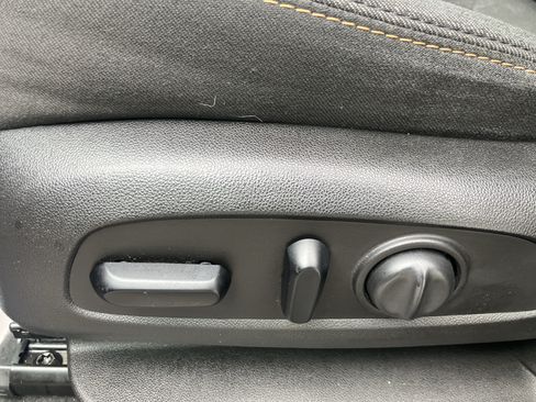 Used 2018 Chevrolet Equinox LT FWD image 21