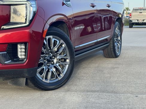 Used 2024 GMC Yukon XL Denali Ultimate AWD/4WD image 3