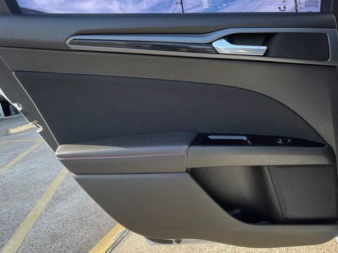 Used 2014 Ford Fusion SE w/ Equipment Group 201A image 34