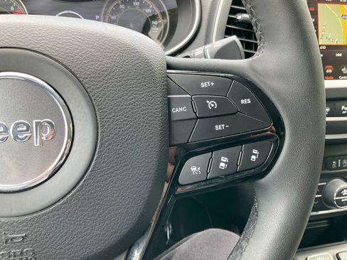 Used 2023 Jeep Cherokee Altitude Lux AWD/4WD image 17