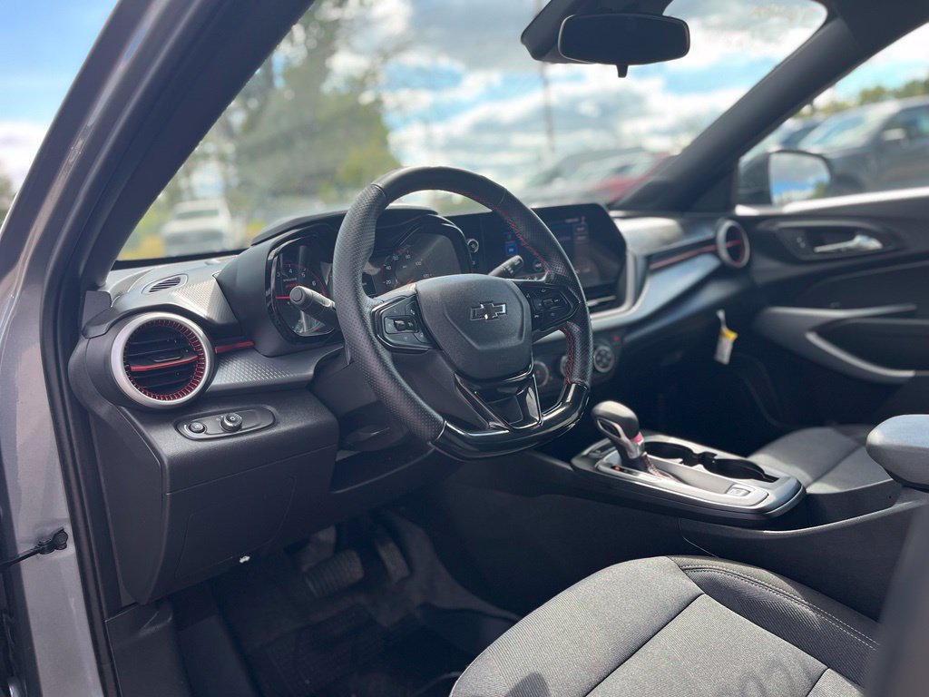 Used 2026 Chevrolet Trax RS FWD image 18