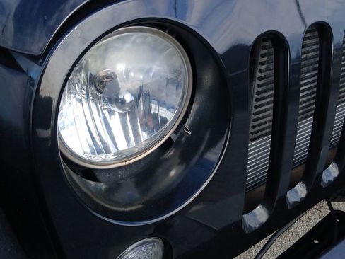 Used 2016 Jeep Wrangler Sport image 18