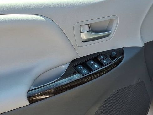 Used 2017 Toyota Sienna XLE w/ XLE Navigation Package AWD/4WD image 14