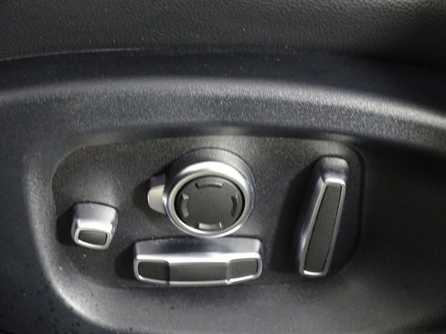 Used 2019 Jaguar F-PACE R-Sport image 22