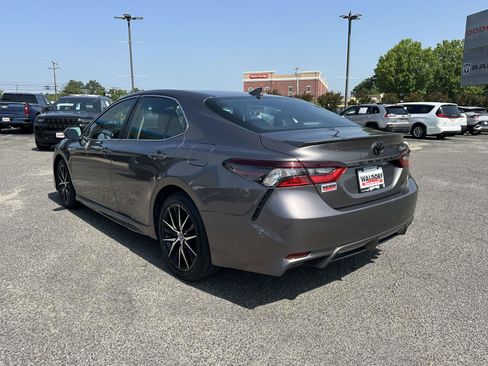 Used 2024 Toyota Camry SE FWD image 5