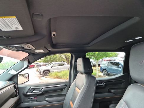 Used 2024 GMC Sierra 1500 AT4 w/ Technology Package AWD/4WD image 32