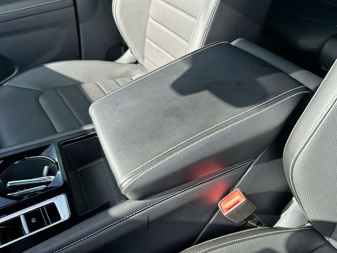 Used 2024 Volkswagen Atlas Cross Sport SEL R-Line image 21