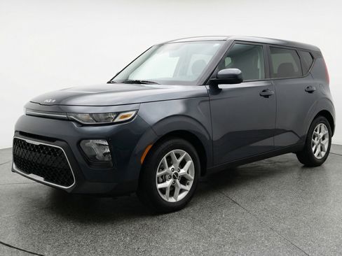 Used 2025 Kia Soul LX w/ LX Technology Package FWD image 3