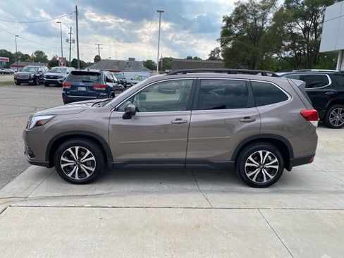 Used 2023 Subaru Forester Limited AWD/4WD image 9