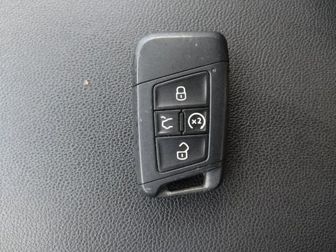 Used 2022 Volkswagen Taos SE FWD image 32