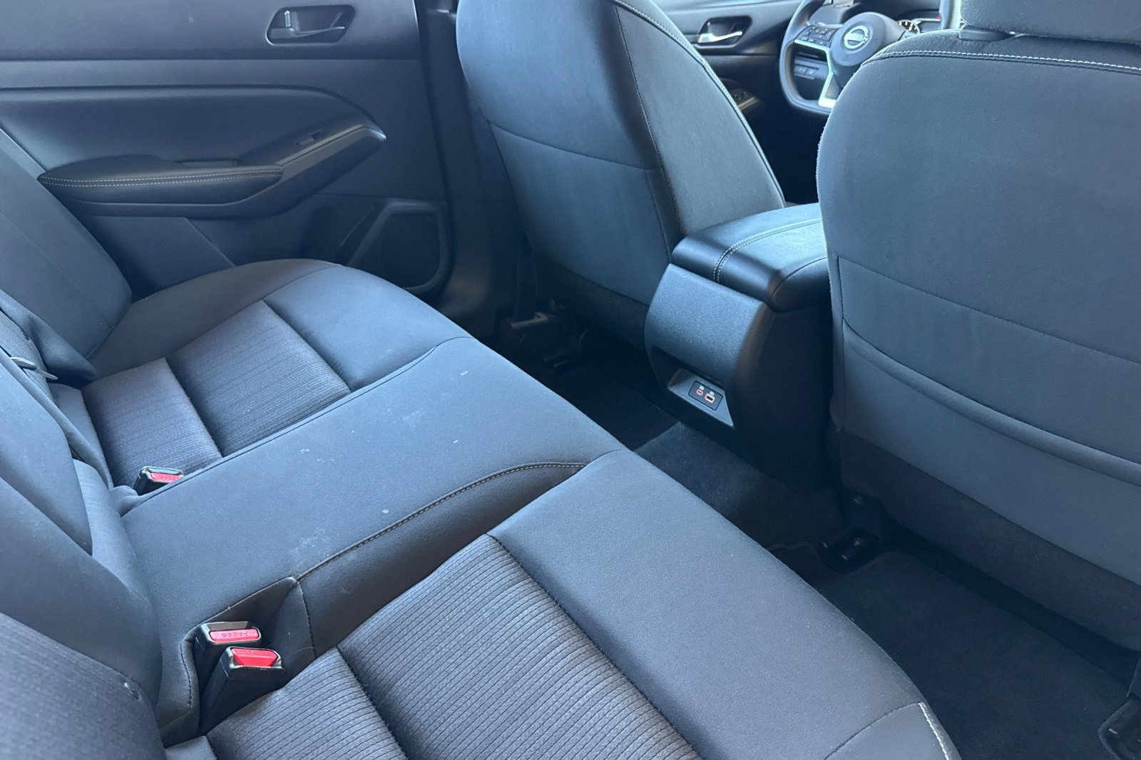 Used 2025 Nissan Altima 2.5 SV FWD image 32