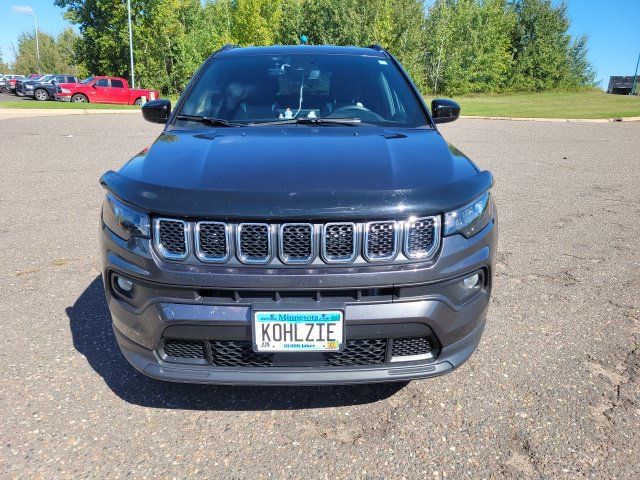 Used 2024 Jeep Compass Latitude w/ Convenience Group AWD/4WD image 10