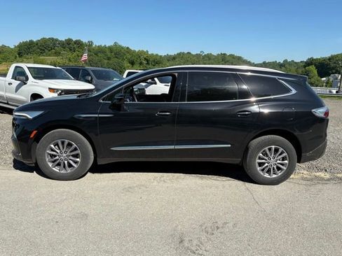 Used 2024 Buick Enclave Essence AWD/4WD image 2