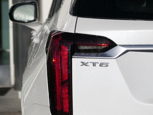 Used 2022 Cadillac XT6 Premium Luxury image 5