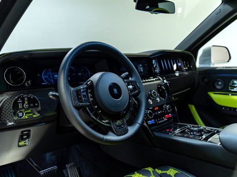 Used 2025 Rolls-Royce Cullinan Black Badge image 11