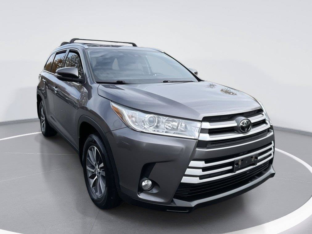 Used 2019 Toyota Highlander XLE AWD/4WD image 1