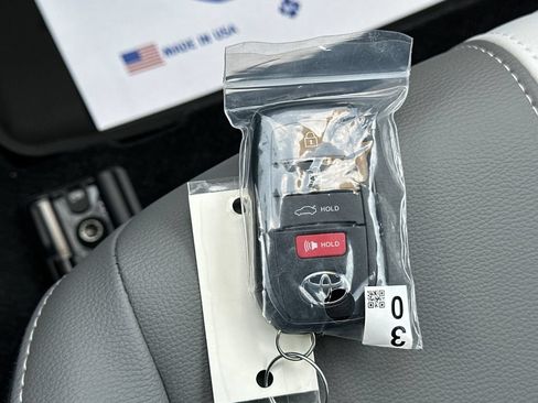 Used 2026 Toyota Camry SE FWD image 27