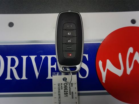 Used 2024 Nissan Pathfinder SL w/ SL Premium Package image 21