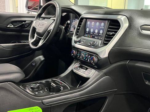 Certified 2023 GMC Acadia SLT w/ Technology Package image 8