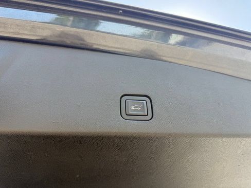 Used 2022 Cadillac XT6 Premium Luxury FWD image 6