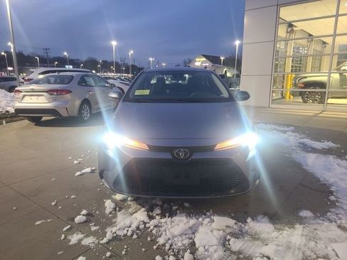 Used 2022 Toyota Corolla LE image 2