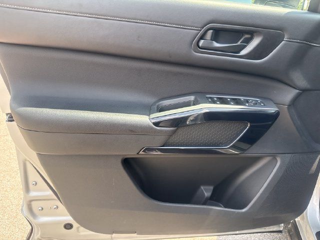 Used 2025 Nissan Pathfinder SV AWD/4WD image 9