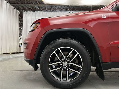 Used 2018 Jeep Grand Cherokee Trailhawk w/ Trailhawk Luxury Group AWD/4WD image 23