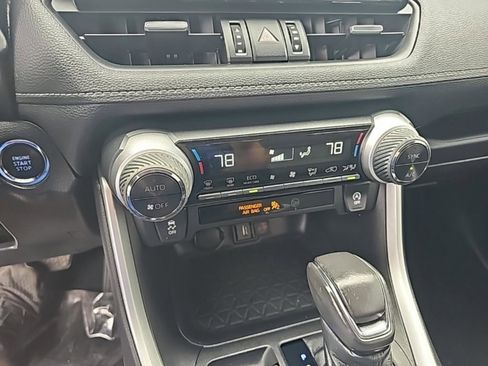 Used 2021 Toyota RAV4 XLE Premium image 23