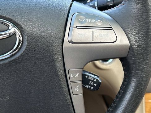 Used 2010 Toyota Highlander Limited AWD/4WD image 30