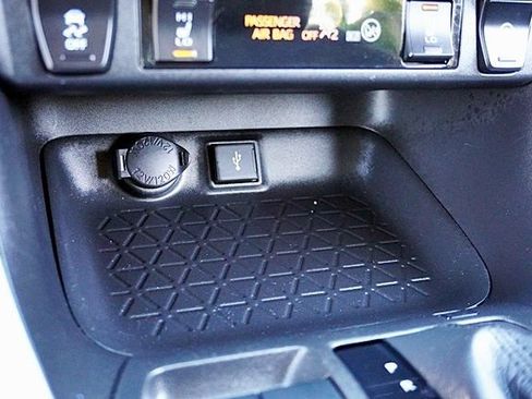 Used 2022 Toyota RAV4 XLE w/ Convenience Package FWD image 29