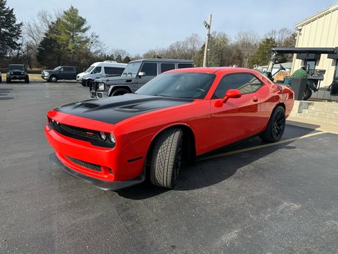 Used 2016 Dodge Challenger SRT Hellcat image 7