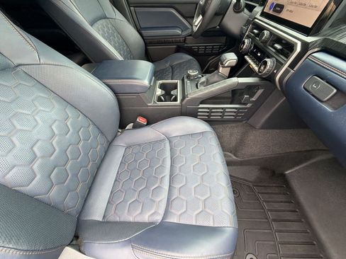 Used 2025 Toyota 4Runner Platinum AWD/4WD image 26