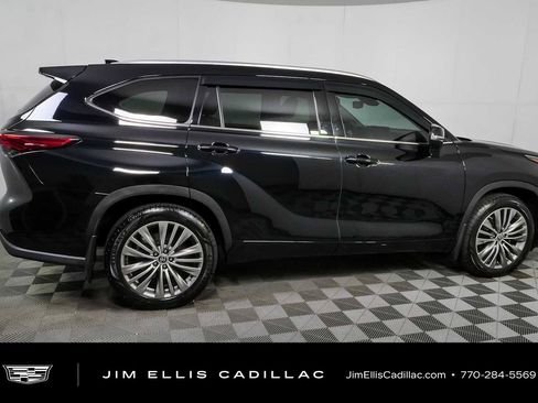 Used 2021 Toyota Highlander Platinum AWD/4WD image 2