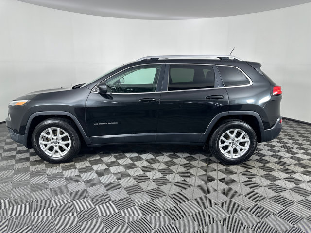 Used 2015 Jeep Cherokee Latitude w/ Cold Weather Group AWD/4WD image 28
