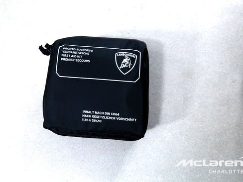 Used 2025 Lamborghini Urus SE AWD/4WD image 32